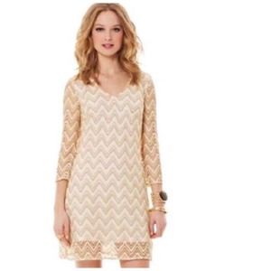 Lilly Pulitzer Ladies Gold Chevron V neck dress 3/4 Sleeve